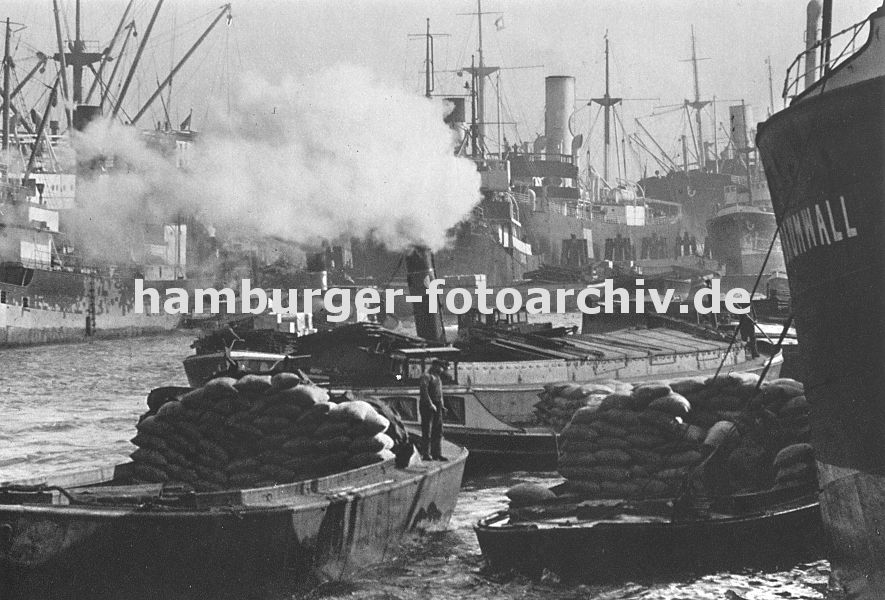 http://www.hamburger-fotoarchiv.de/hamburg_historische-fotos/bilder-hafen/02_historische-fotos-hafen/0953977_schuten-saecke-ladung.jpg