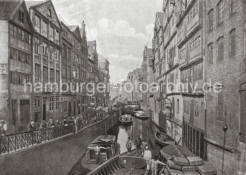 0117_024_238  Beladene Schuten liege im Fleet an der Hollndischen Reihe; einige der Ewerfhrer stehen auf dem Bug eines der Lastkhne aus Holz.  - auf der teilweise abgedeckten Ladung eines der Schiffe liegt ein Peekhaken / Bootshaken, mit dem der Ewerfhrer die Schuten durch die Hamburger Kanle stakt, da die Lastschiffe keinen eigenen Antrieb haben. Die Wasserstraen der Fleete bildeten fr den Warentransport in Hamburg ein bedeutendes Verkehrsnetz. Die Huser der reichen Kaufleute – meist Wohn- und Lagerhaus zugleich – wurden mit der Rckfront zum Fleet und der Vorderfront zur Strae gebaut, oft beidseitig mit entsprechenden Hebevorrichtungen fr Lasten. Die Ladungen der Seeschiffe wurden zunchst auf kleinere Schuten umgeschlagen und zur Zwischenlagerung bzw. weiteren Verarbeitung ber die Fleete an den Bestimmungsort verbracht. Ab 1883 wurden die Wohnviertel auf den Elbinseln Kehrwieder und Wandrahm abgerissen, um die Speicherstadt zu errichten. Etwa 20 000 Menschen wurden zwangsumgesiedelt und ca. 1100 Huser zerstrt.