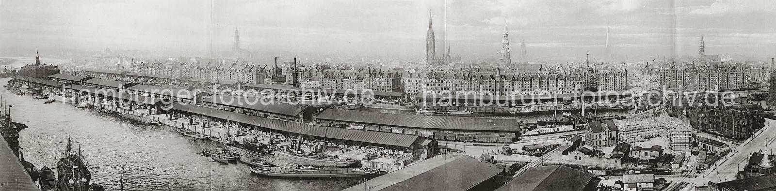 0147_17  Historisches Panorama vom Grasbrookhafen; Binnenschiffe und Schuten liegen am Dalmannkai vor den offenene Lagerschuppen, in denen die Waren gestapelt sind. Auf der Landseite stehen auf den Schienen der Hafenbahn die Gterwaggons mit denen die Waren angeliefert oder weiter transportiert werden. Vor den hohen Lagergebuden der Speicherstadt die Kaischuppen am Sandtorkai; mehrere Dampfer haben dort festgemacht. Rechts eine grosse Baustelle - ein Neubau (Amt fr Strom- und Hafenbau?) ist mit Baugersten versehen. Dahinter das Polizeigebude an der Schleuse zum Brooktorhafen. Die Hamburger Speicherstadt wurde ab 1883 errichtet. Dabei wurden zunchst die ab dem 16. Jahrhundert auf den Elbinseln Kehrwieder und Wandrahm gewachsenen Wohnviertel abgerissen. Der Kehrwieder galt als Arbeiter- und Handwerkerviertel mit teilweise enger Gngeviertelbebauung, der Wandrahm war vor allem mit Kaufmanns- und Brgerhusern aus dem 17. und 18. Jahrhundert bebaut und insbesondere von hollndischen Einwanderern geprgt. Die Realisierung und Verwaltung der Speicherstadt wurde im Jahr 1885 durch die Hamburger Freihafen-Lagerhaus-Gesellschaft (HFLG) bernommen. Bis 1889 entstanden zwischen Kehrwiederspitze und Kannengieerort etwa 60 Prozent der Lagerflchen (Blcke A bis O). Im zweiten Bauabschnitt von 1891 bis 1897 wurden die Speicherblcke P, Q und R am St. Annenufer und Neuer Wandrahm errichtet. Im dritten Bauabschnitt von 1899 bis 1927, unterbrochen durch den Ersten Weltkrieg und die Inflationsjahre, wurde das Gebiet stlich der Strae Bei St. Annen fertig gestellt (Blcke S bis X). Das "Rathaus" der Speicherstadt, das Verwaltungsgebude der HHLA, wurde 1903 eingeweiht. Insgesamt entstanden 24 Speicherblcke mit rund 300.000 Quadratmeter Lagerflche.