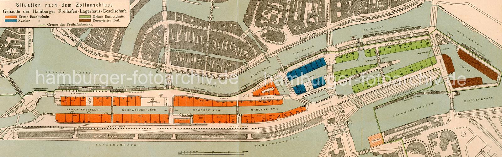 0162 Blick auf die Elbinsel Kehrwieder / Brook und Wandrahm und den historischen Verlauf der dort angelegten Strassen sowie die dichte Bebauung mit Wohn und Gewerbegebuden. Die Hamburger Speicherstadt wurde ab 1883 errichtet. Dabei wurden zunchst die ab dem 16. Jahrhundert auf den Elbinseln Kehrwieder und Wandrahm gewachsenen Wohnviertel abgerissen. Der Kehrwieder galt als Arbeiter- und Handwerkerviertel mit teilweise enger Gngeviertelbebauung, der Wandrahm war vor allem mit Kaufmanns- und Brgerhusern aus dem 17. und 18. Jahrhundert bebaut und insbesondere von hollndischen Einwanderern geprgt. Die Realisierung und Verwaltung der Speicherstadt wurde im Jahr 1885 durch die Hamburger Freihafen-Lagerhaus-Gesellschaft (HFLG) bernommen. Bis 1889 entstanden zwischen Kehrwiederspitze und Kannengieerort etwa 60 Prozent der Lagerflchen (Blcke A bis O). Im zweiten Bauabschnitt von 1891 bis 1897 wurden die Speicherblcke P, Q und R am St. Annenufer und Neuer Wandrahm errichtet. Im dritten Bauabschnitt von 1899 bis 1927, unterbrochen durch den Ersten Weltkrieg und die Inflationsjahre, wurde das Gebiet stlich der Strae Bei St. Annen fertig gestellt (Blcke S bis X). Das "Rathaus" der Speicherstadt, das Verwaltungsgebude der HHLA, wurde 1903 eingeweiht. Insgesamt entstanden 24 Speicherblcke mit rund 300.000 Quadratmeter Lagerflche.