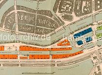 0162 Blick auf die Elbinsel Kehrwieder / Brook und Wandrahm und den historischen Verlauf der dort angelegten Strassen sowie die dichte Bebauung mit Wohn und Gewerbegebuden. Die Hamburger Speicherstadt wurde ab 1883 errichtet. Dabei wurden zunchst die ab dem 16. Jahrhundert auf den Elbinseln Kehrwieder und Wandrahm gewachsenen Wohnviertel abgerissen. Der Kehrwieder galt als Arbeiter- und Handwerkerviertel mit teilweise enger Gngeviertelbebauung, der Wandrahm war vor allem mit Kaufmanns- und Brgerhusern aus dem 17. und 18. Jahrhundert bebaut und insbesondere von hollndischen Einwanderern geprgt. Die Realisierung und Verwaltung der Speicherstadt wurde im Jahr 1885 durch die Hamburger Freihafen-Lagerhaus-Gesellschaft (HFLG) bernommen. Bis 1889 entstanden zwischen Kehrwiederspitze und Kannengieerort etwa 60 Prozent der Lagerflchen (Blcke A bis O). Im zweiten Bauabschnitt von 1891 bis 1897 wurden die Speicherblcke P, Q und R am St. Annenufer und Neuer Wandrahm errichtet. Im dritten Bauabschnitt von 1899 bis 1927, unterbrochen durch den Ersten Weltkrieg und die Inflationsjahre, wurde das Gebiet stlich der Strae Bei St. Annen fertig gestellt (Blcke S bis X). Das "Rathaus" der Speicherstadt, das Verwaltungsgebude der HHLA, wurde 1903 eingeweiht. Insgesamt entstanden 24 Speicherblcke mit rund 300.000 Quadratmeter Lagerflche.