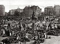 0235_237_86_1 Gemsemarkt am Messberg - rund um den Vierlnder Brunnen haben die Marktfrauen ihre mit Gemse gefllten Krbe auf den Pflastersteinen ausgebreitet. Ein Wagen der Strassenbahnlinie 23 fhrt Richtung Deichtor - mit Pferdefuhrwerken und Handkarren werden die Waren auf der Strasse transportiert. Hinter der Steinbrcke Grosser Wandrahm stehen auf der anderen Seite des Fleets mehrgeschossige Wohnhuser auf der Wandrahmsinsel.