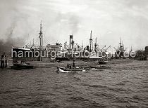 622_29_B_131 Blick vom Afrikahft; der Schlepper "Carl Lorenz" zieht einen Kahn dessen Schiffer mit verschrnkten Armen an Bord sitzt und die Fahrt durch den Hafen Hamburgs geniesst. An den Dalben des Indiahafens liegen zwei Binnenschiffe, das Motorschiff AMBRIA und der Frachter TENERIFE.  Rechts im Hintergrund das Hansahft und am Bremer Kai des Hansahafens der Frachter KARNAK?.