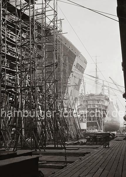 HAPAG Passagierschiffe - Werft Blohm & Voss; ca.1934 760_633 Die Passagierschiff der Ballin-Klasse, die alle in den 1920er Jahren auf der Schiffswerft Blohm & Voss vom Stapel liefen, sind 1933/34 dort umgebaut und verlngert worden. Die ALBERT BALLIN (sptere HANSA) wurde 1934 von knapp 184m auf 193m verlngert. Durch die Umbauarbeiten erhhte sich ihre  Geschwindigkeit auf 20 Knoten.