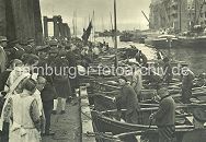 01147701 Hamburg Panorama - Blick ber den Binnenhafen zur Hamburger Innenstadt mit den Kirchtrmen der Hauptkirchen St. Petri, St. Nikolai, St. Jacobi und St. Katharinen - ganz rechts in der Bildmitte der Schornstein der Hamburger Gasanstalt auf dem Grasbrook. Auf der rechten Bildhlfte ist die historische Bebauung des zuknftigen Areals der Speicherstadt zu erkennen; im Vordergrund die Strassen am Kehrwieder; dahinter die Lagerschuppen am Sandtorhafen. 