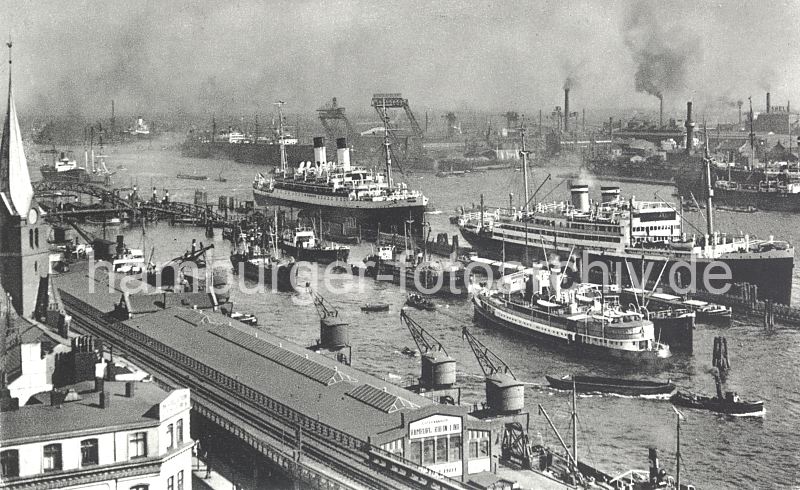 historische Hamburgfotos - Passierschiffe an der berseebrcke - Hafenkrane, Lagerschuppen.